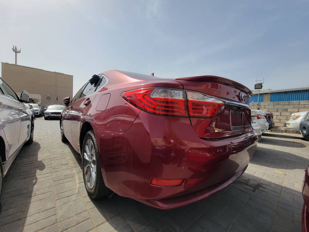 2013 LEXUS ES 300H — 119907 Miles — Lot 8D2034373 — Souq - Marhaba Auctions Used Cars - Image 9