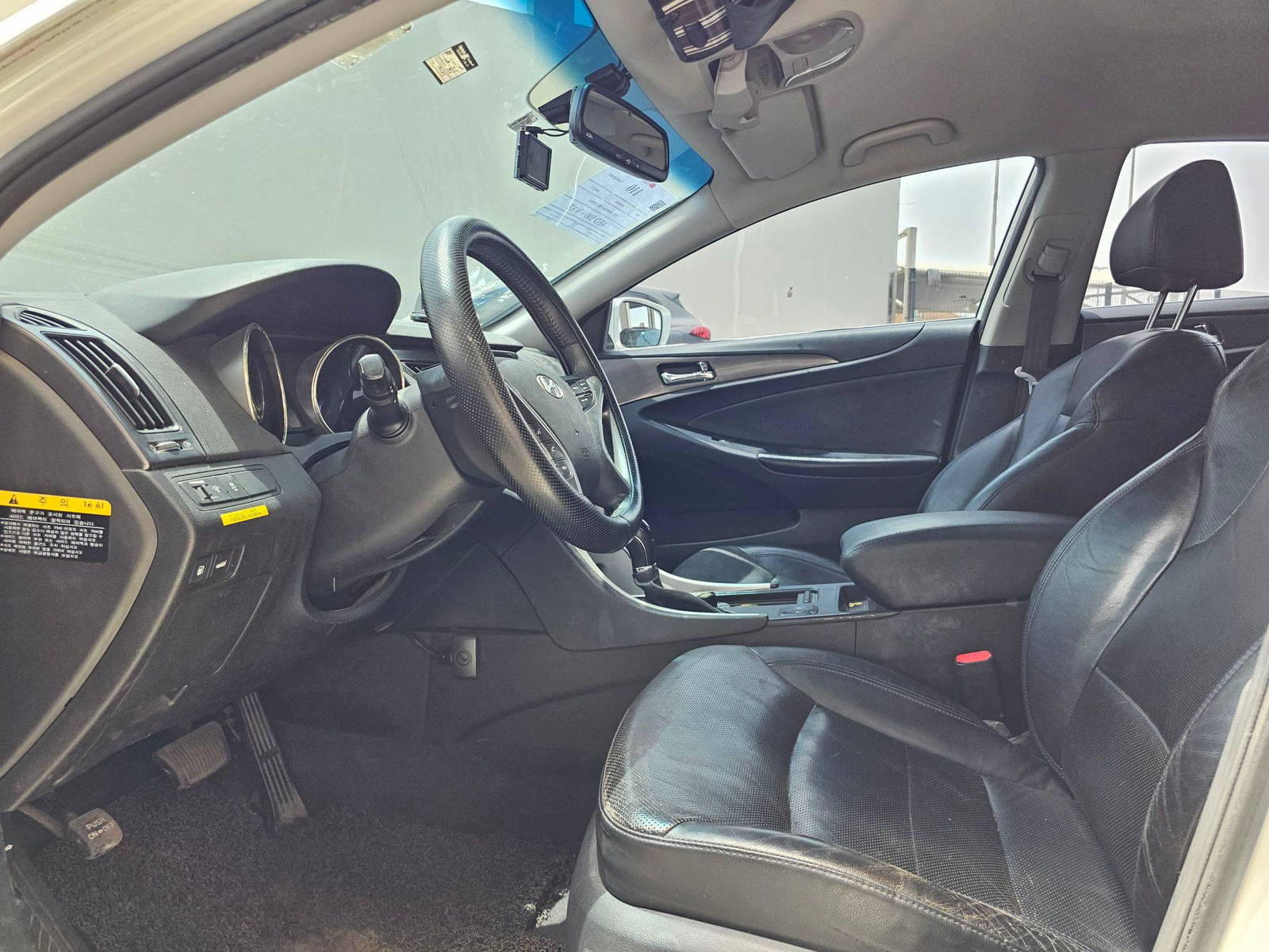 2012 HYUNDAI SONATA — 194143 KM — Lot A026891 — Souq - Marhaba Auctions Used Cars - Image 8