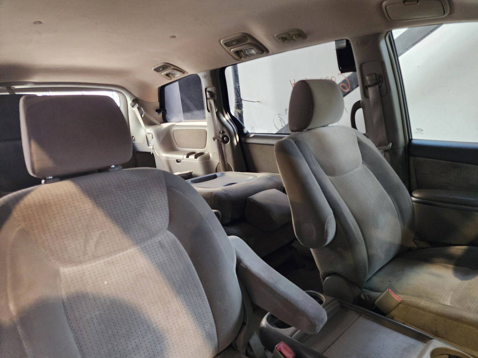 2006 TOYOTA SIENNA — 189862 Miles — Lot 83706 — Al Quoz - Marhaba Auctions Used Cars - Image 9