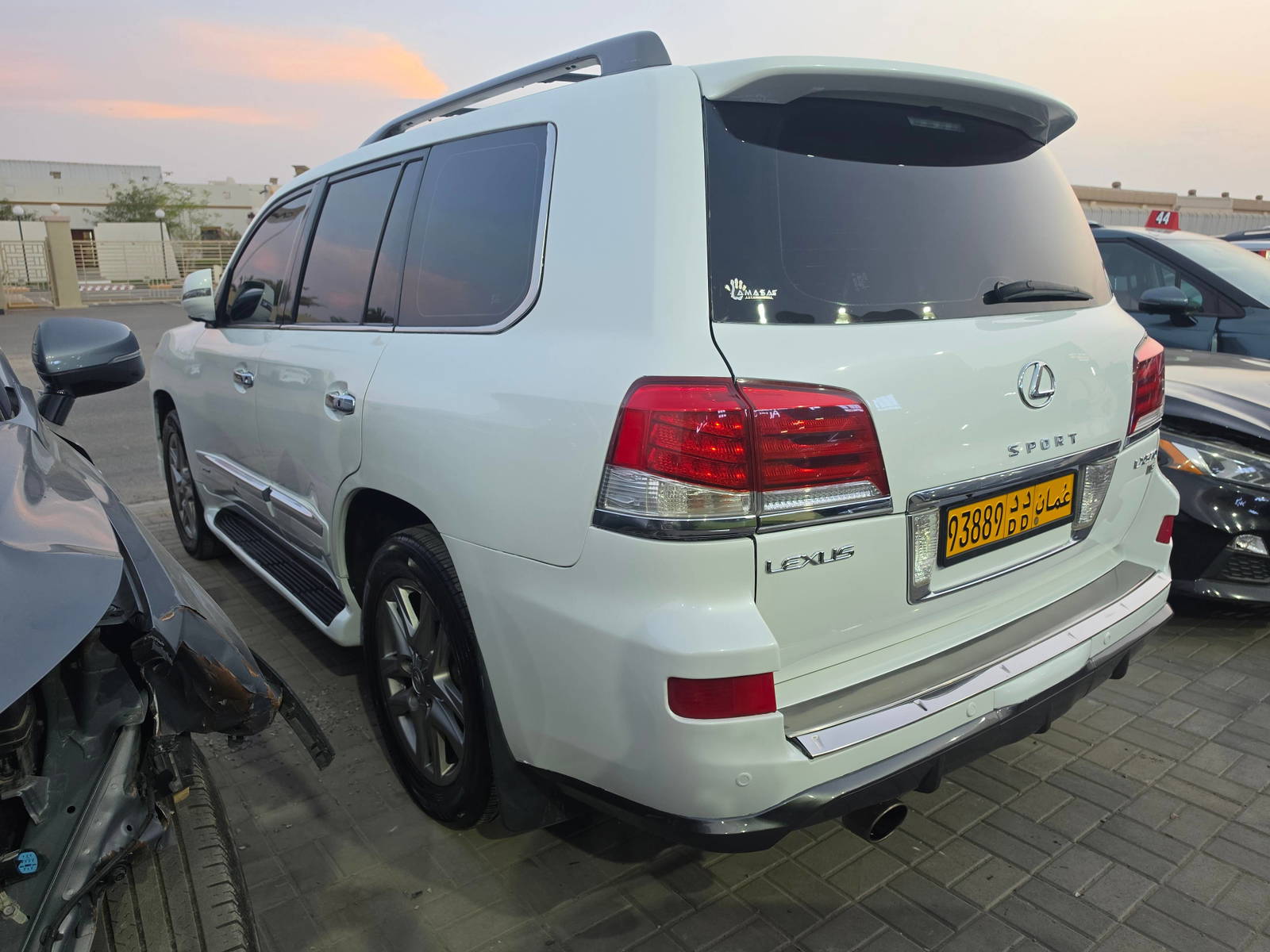 2015 LEXUS LX 570 — 329142 KM — Lot 163562 - Marhaba Auctions Used Cars - Image 6