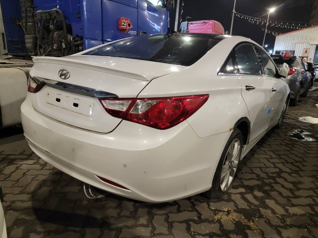 2010 HYUNDAI SONATA — 81590 KM — Lot 076502 — Main - Marhaba Auctions Used Cars - Image 3