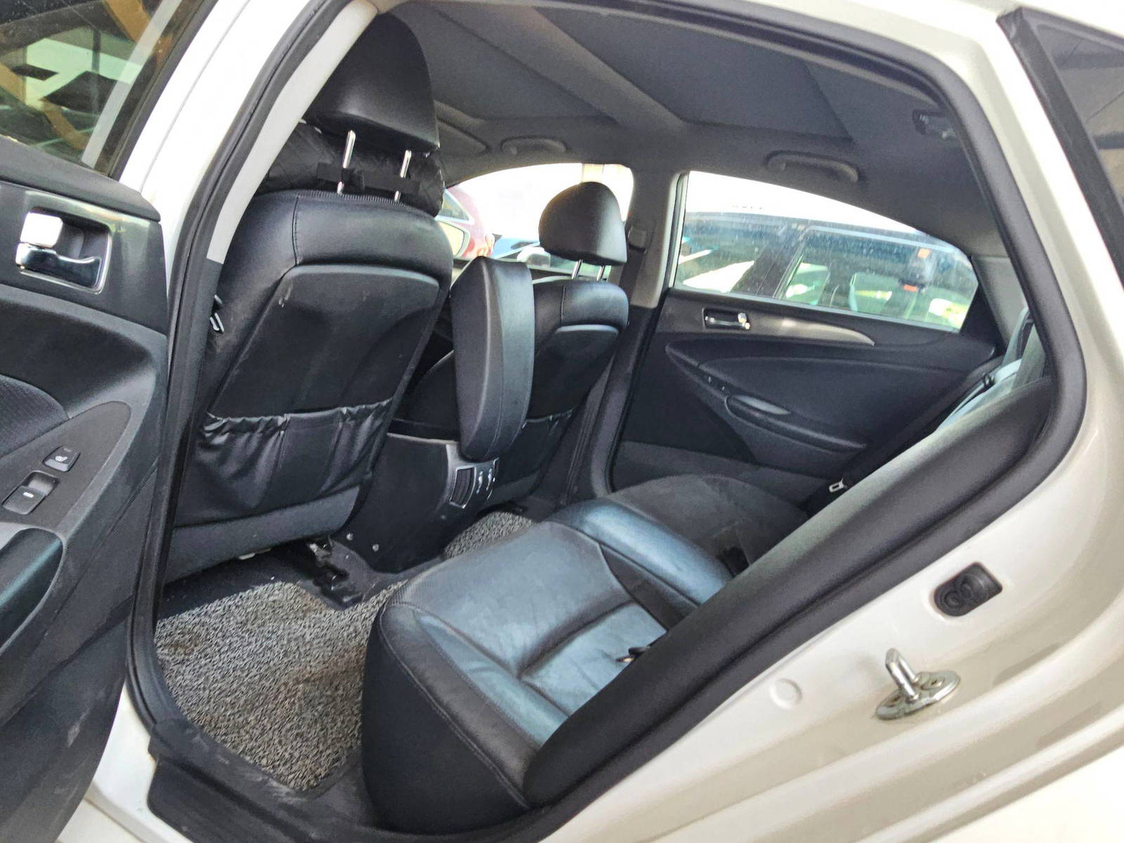 2012 HYUNDAI SONATA — 249660 KM — Lot 035069 — Souq - Marhaba Auctions Used Cars - Image 6