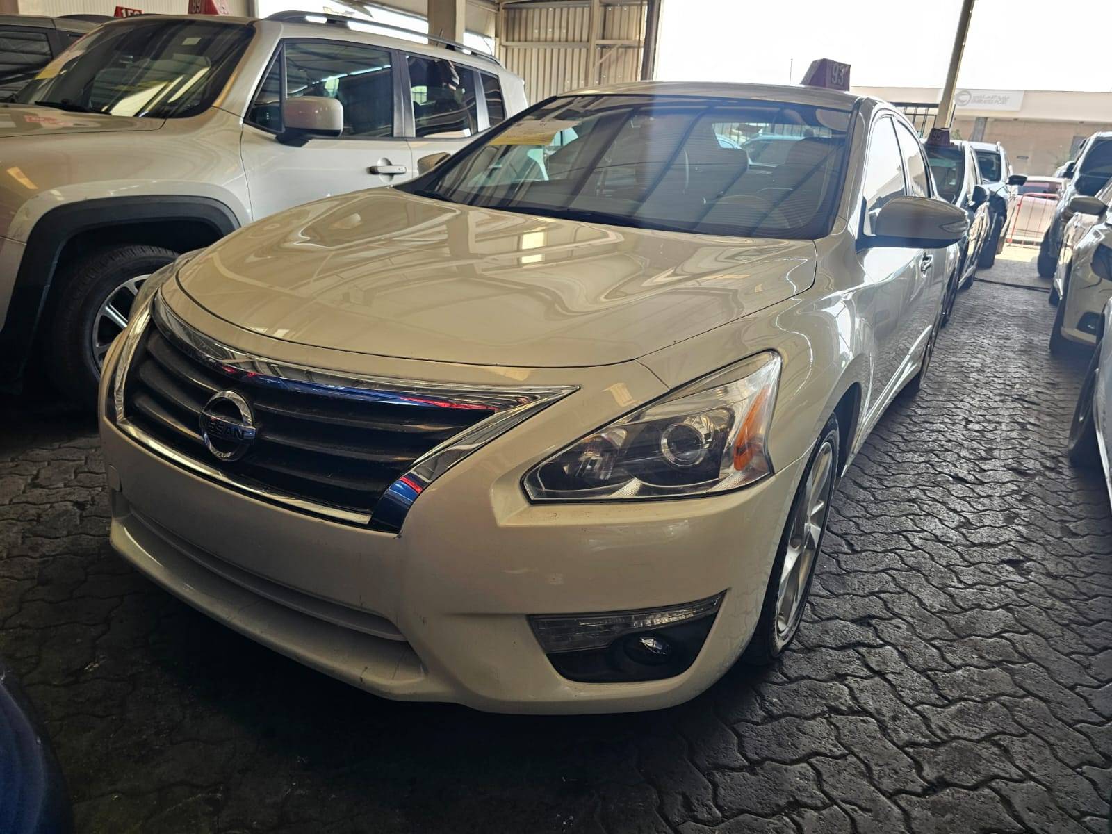 Nissan Altima 2015 view 2