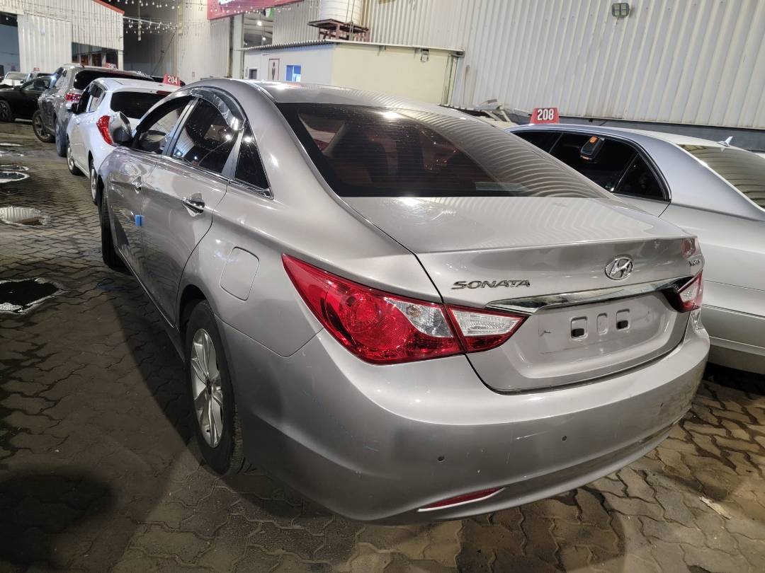 2010 HYUNDAI SONATA — 129540 KM — Lot 059617 — Main - Marhaba Auctions Used Cars - Image 6