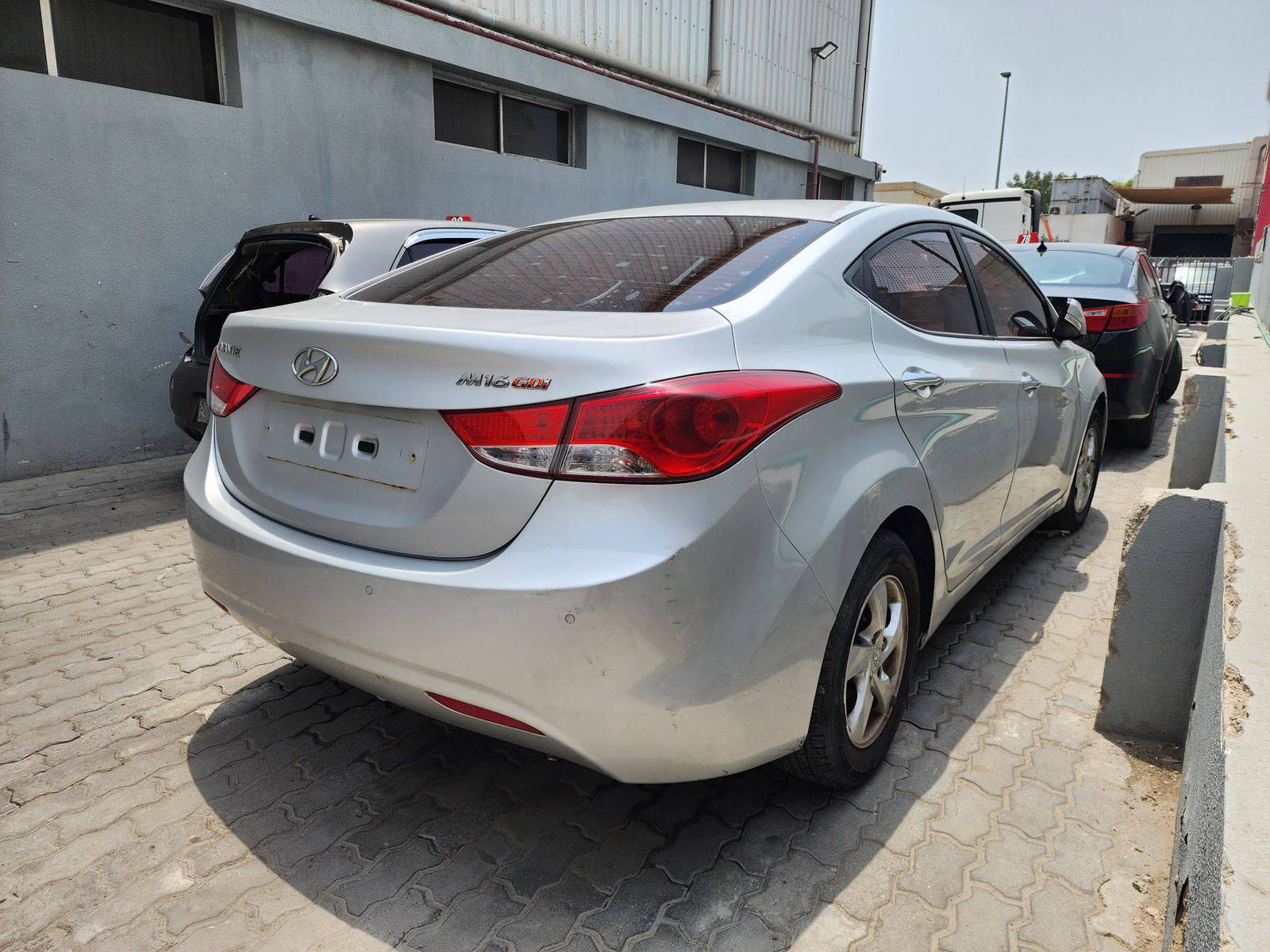 2011 HYUNDAI AVANTE — 127270 KM — Lot 033627 — Al Quoz - Marhaba Auctions Used Cars - Image 6