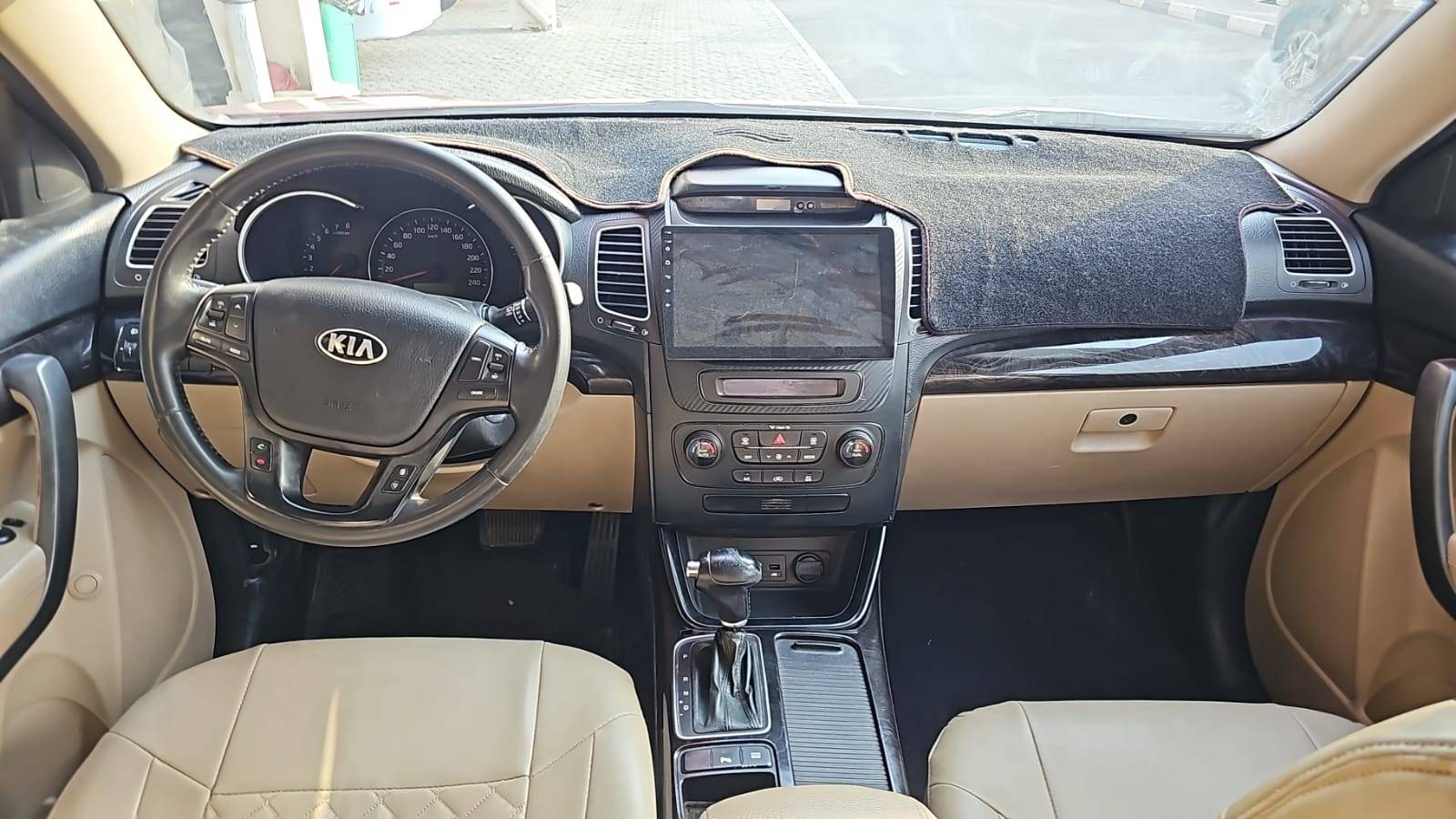 2014 KIA SORENTO — 205740 KM — Lot 487712 — Souq - Marhaba Auctions Used Cars - Image 9