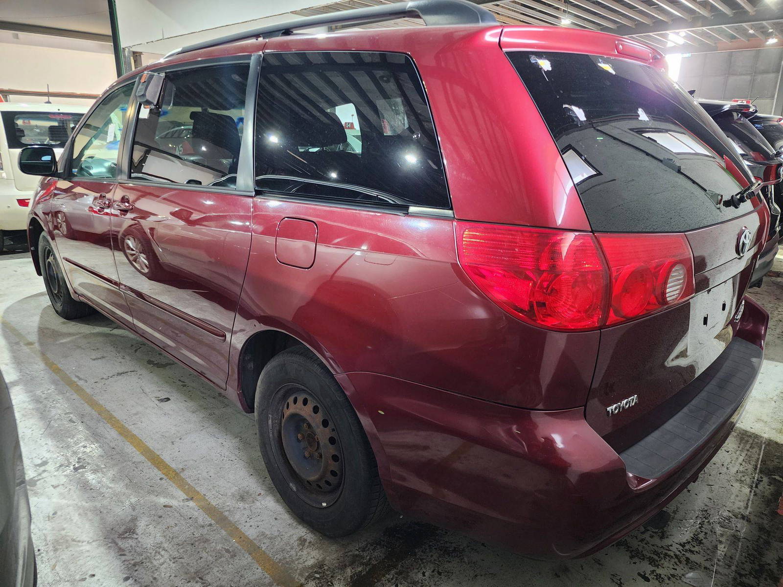 2010 TOYOTA SIENNA — 183253 Miles — Lot 2851452 — Al Quoz - Marhaba Auctions Used Cars - Image 10