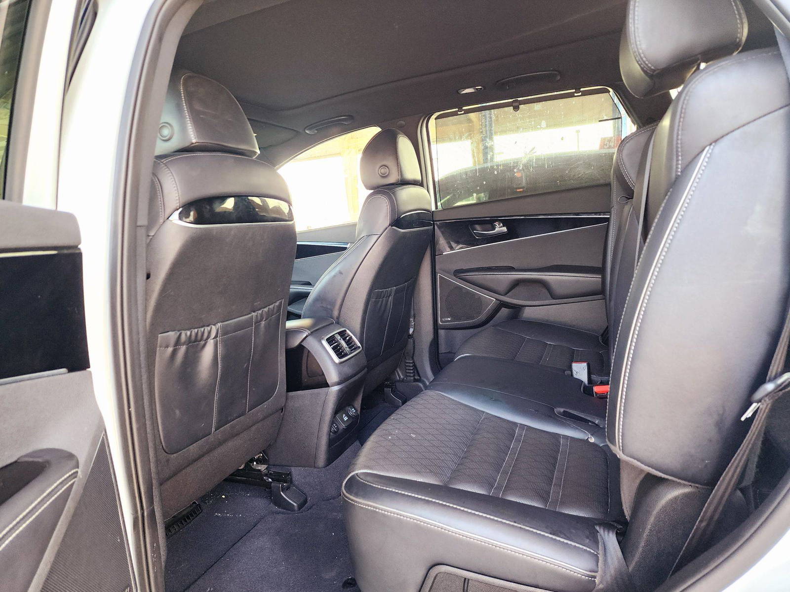 2018 KIA SORENTO — 116604 Miles — Lot 215487 — Souq - Marhaba Auctions Used Cars - Image 6