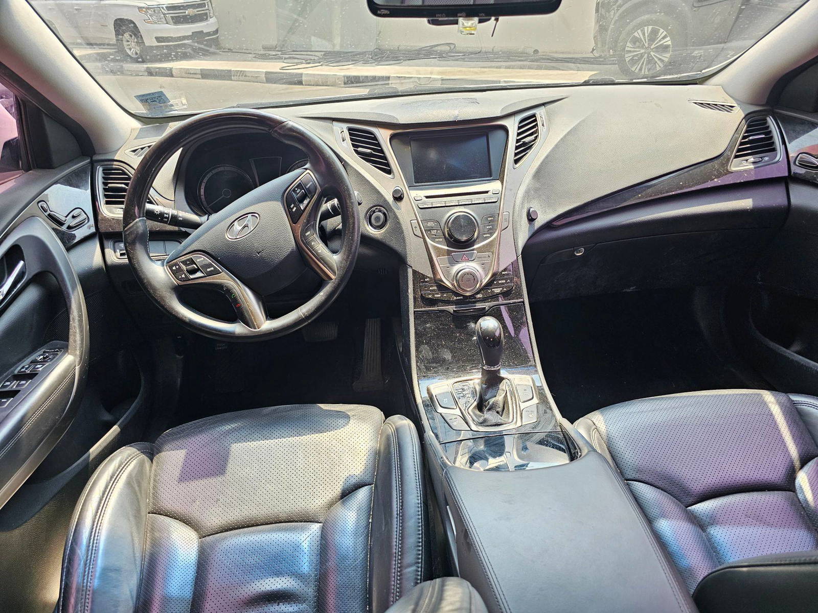 2011 HYUNDAI GRANDEUR — 164680 KM — Lot 068459 — Souq - Marhaba Auctions Used Cars - Image 7
