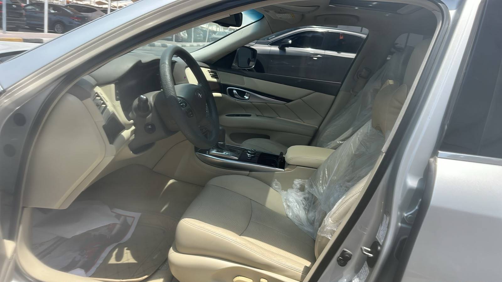 2015 INFINITI Q70 — 179216 KM — Lot M310191 — Souq - Marhaba Auctions Used Cars - Image 11