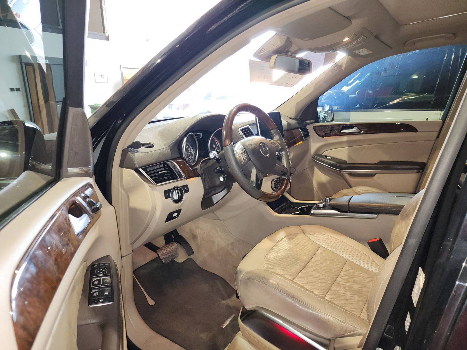 2014 MERCEDES BENZ GL 500 — 153427 KM — Lot A398613 — Main - Marhaba Auctions Used Cars - Image 9