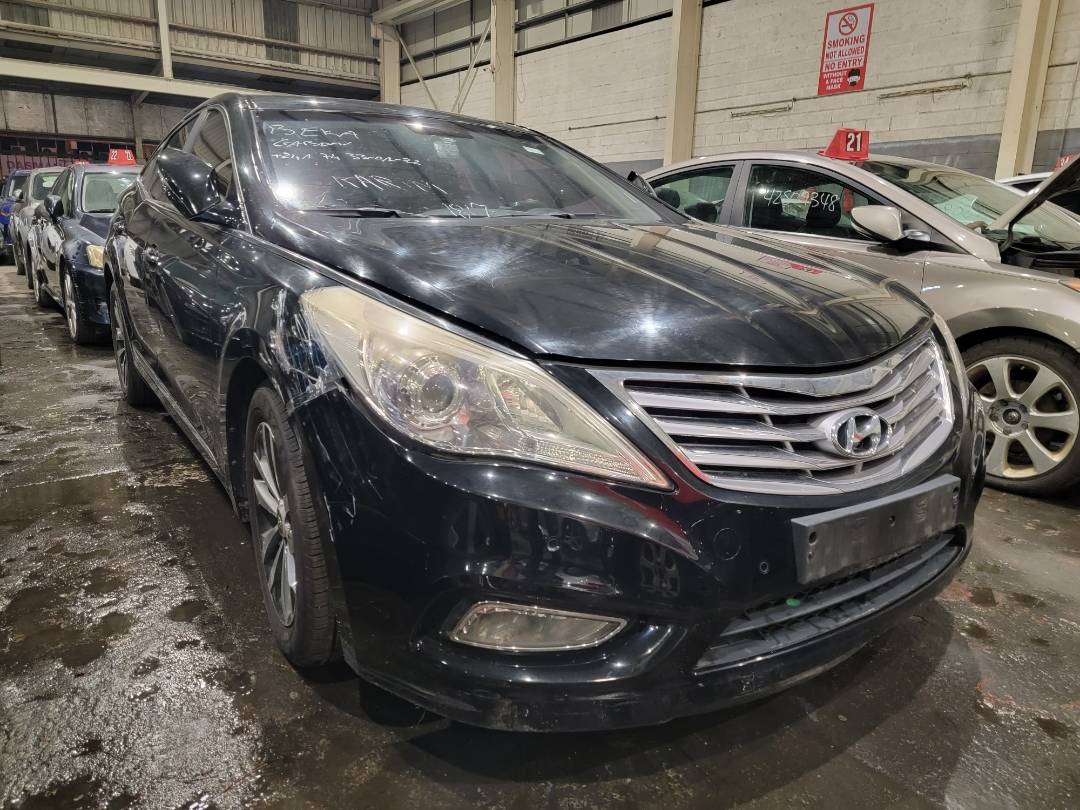 2011 HYUNDAI GRANDEUR — 127084 KM — Lot 039425 — Ind. 12 - Marhaba Auctions Used Cars - Image 4