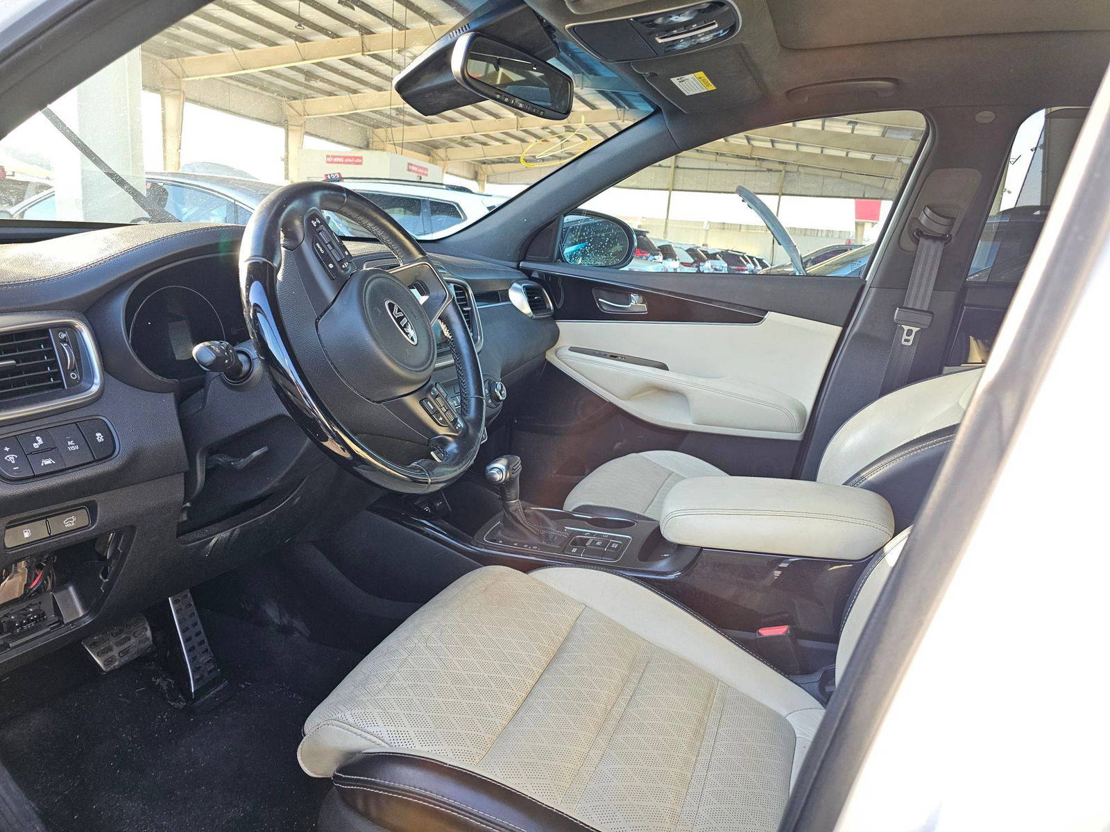 2017 KIA SORENTO — 156090 Miles — Lot 8HG239098 — Souq - Marhaba Auctions Used Cars - Image 9
