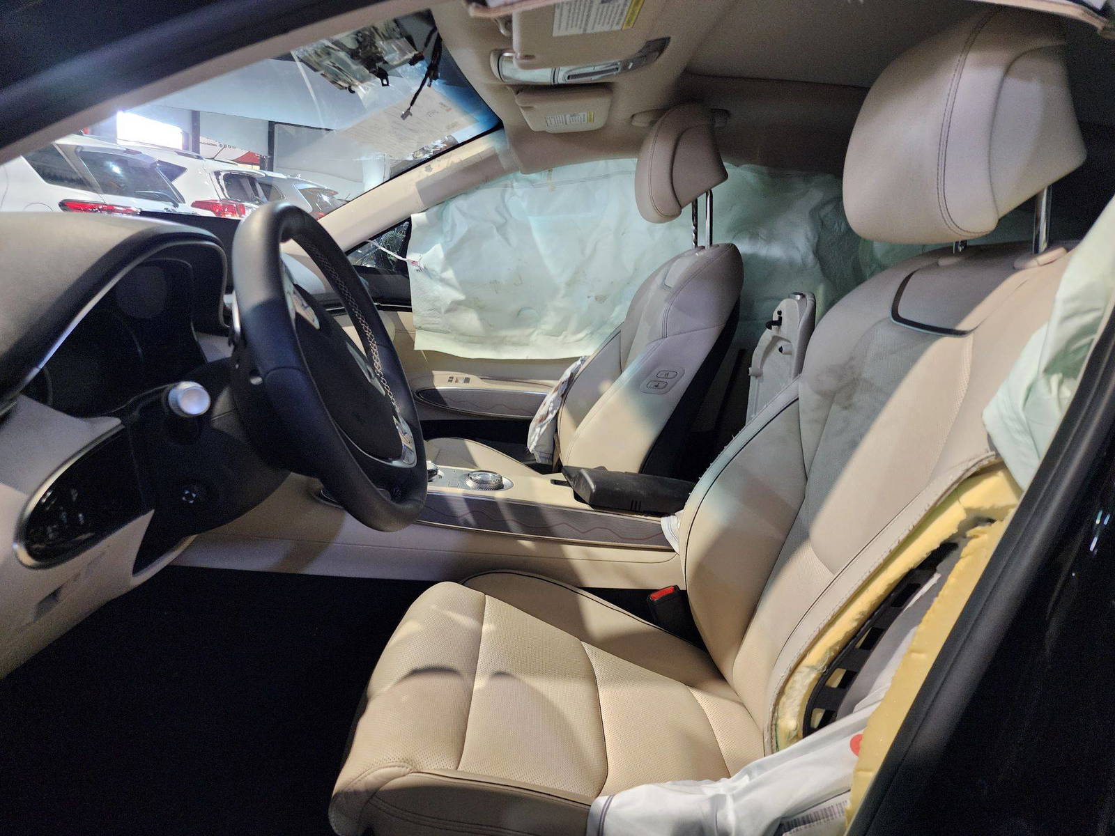 2024 GENESIS GV70 — 7441 Miles — Lot 4000 — Al Quoz - Marhaba Auctions Used Cars - Image 9