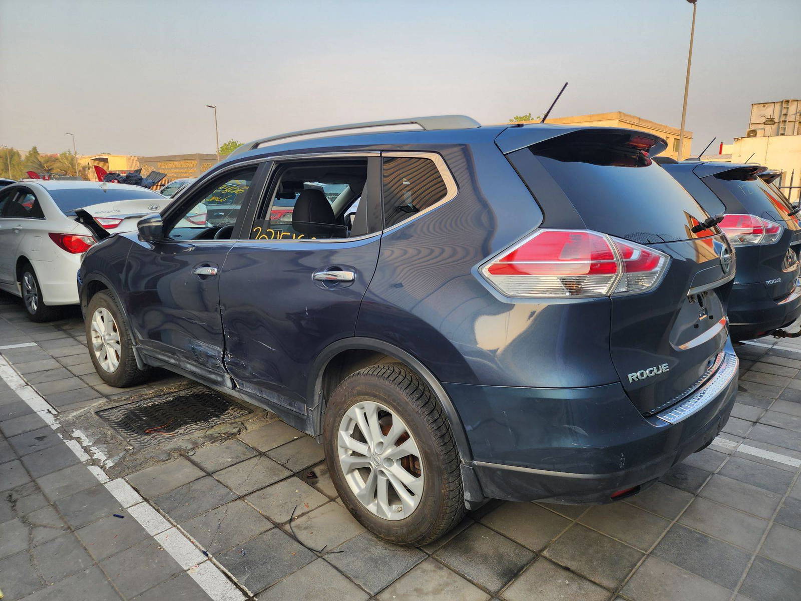 2014 NISSAN ROGUE — 261931 KM — Lot C766837 — Al Quoz - Marhaba Auctions Used Cars - Image 5