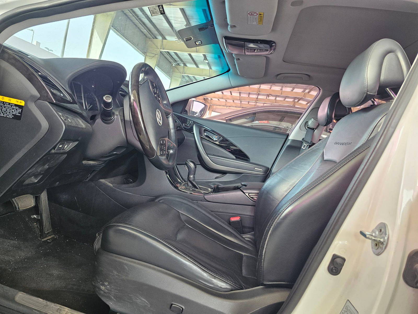 HYUNDAI GRANDEUR 2012 - Marhaba Auction Used Cars - Image 9