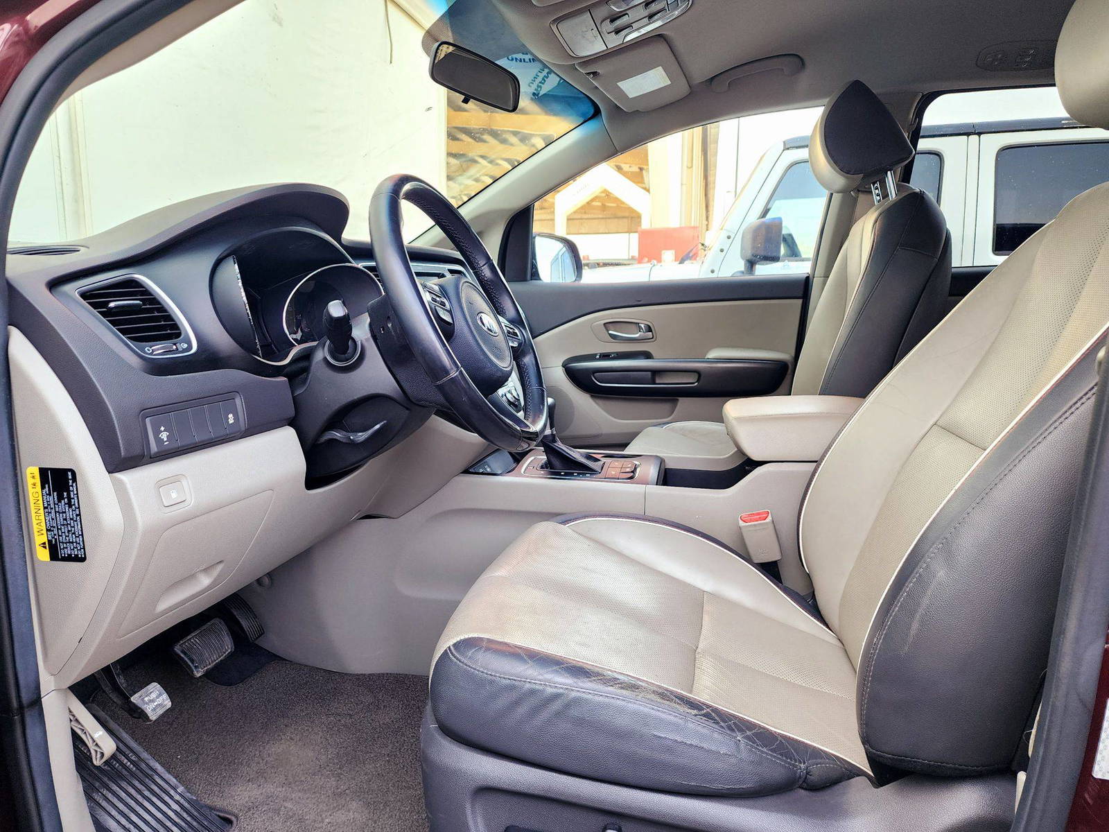 2017 KIA SEDONA — 137065 Miles — Lot 6247605 — Souq - Marhaba Auctions Used Cars - Image 8