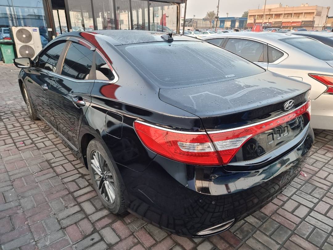 HYUNDAI GRANDEUR 2011 - Marhaba Auction Used Cars - Image 4