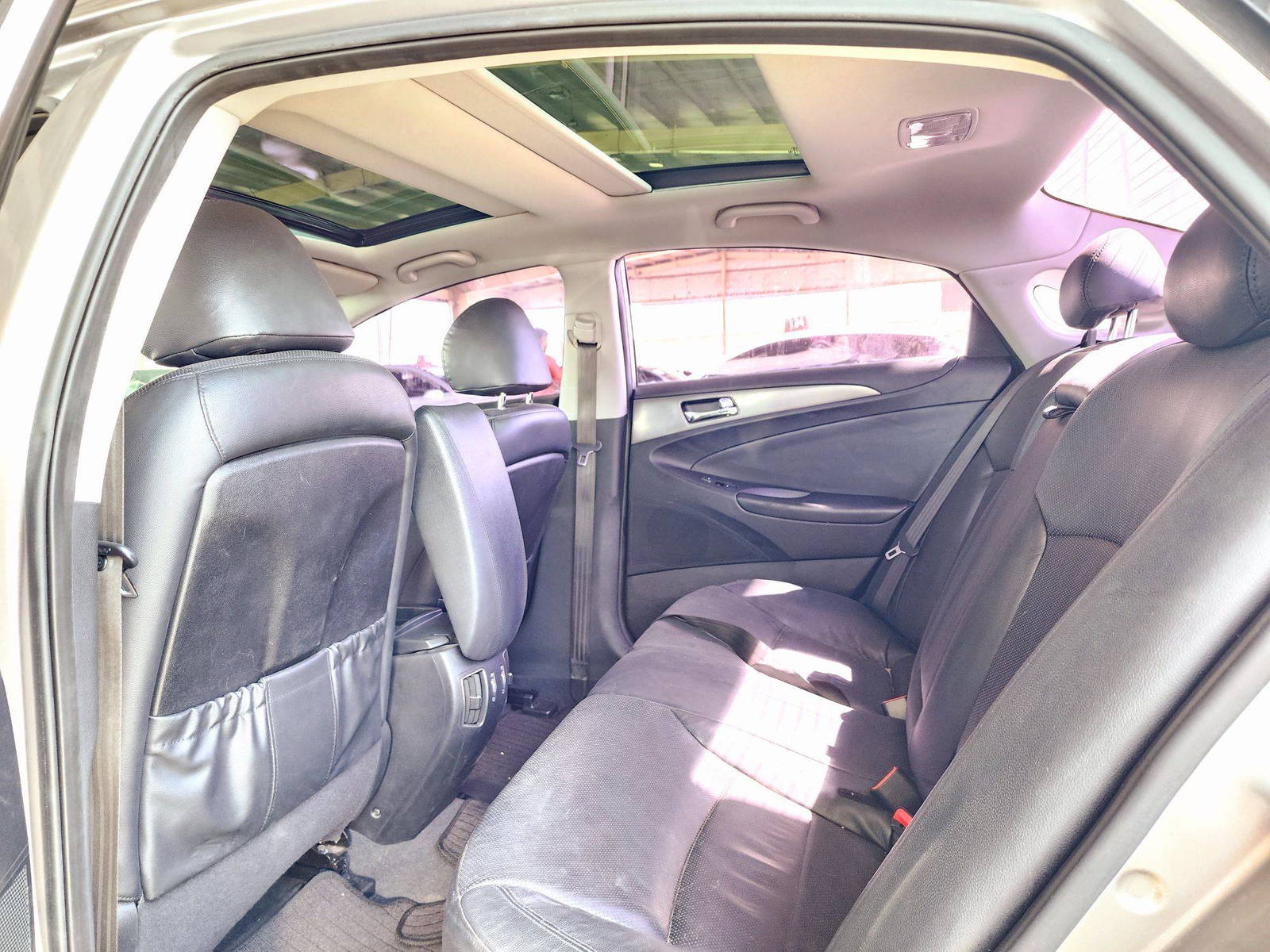 2012 HYUNDAI SONATA — 249372 KM — Lot 011757 — Souq - Marhaba Auctions Used Cars - Image 6