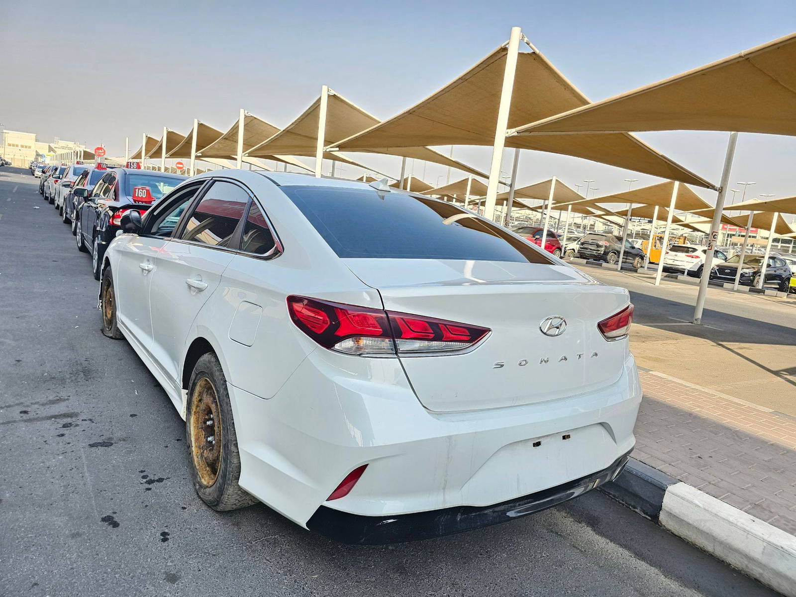 2018 HYUNDAI SONATA — 123749 KM — Lot 42712505 — Souq - Marhaba Auctions Used Cars - Image 5