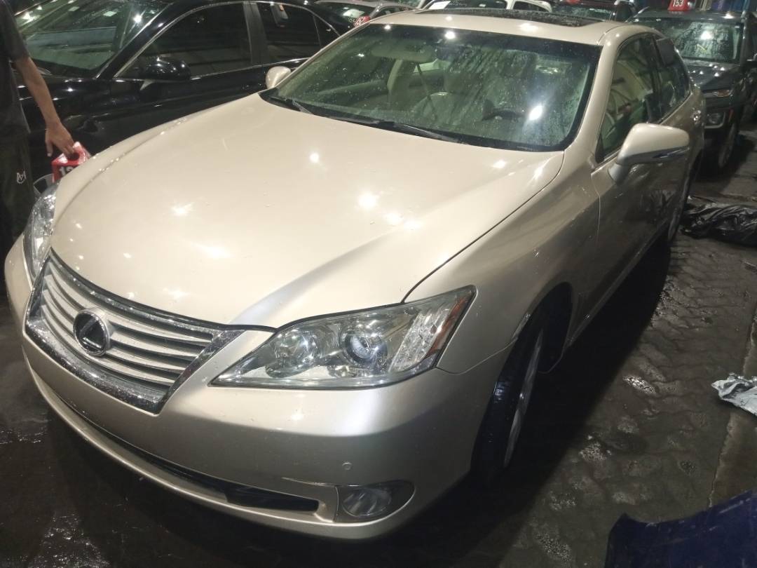 2011 LEXUS ES 350 — 137920 Miles — Lot 426369 - Marhaba Auctions Used Cars - Image 4