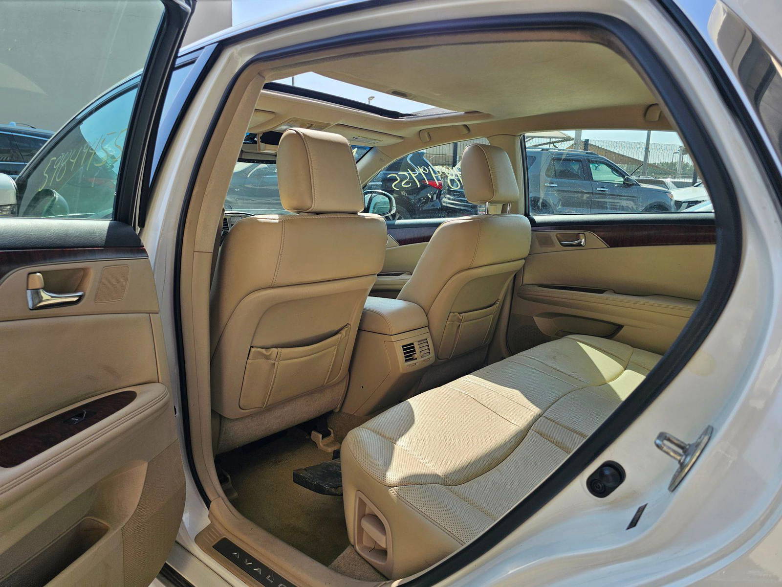 2011 TOYOTA AVALON — 163170 Miles — Lot U430191 — Souq - Marhaba Auctions Used Cars - Image 6