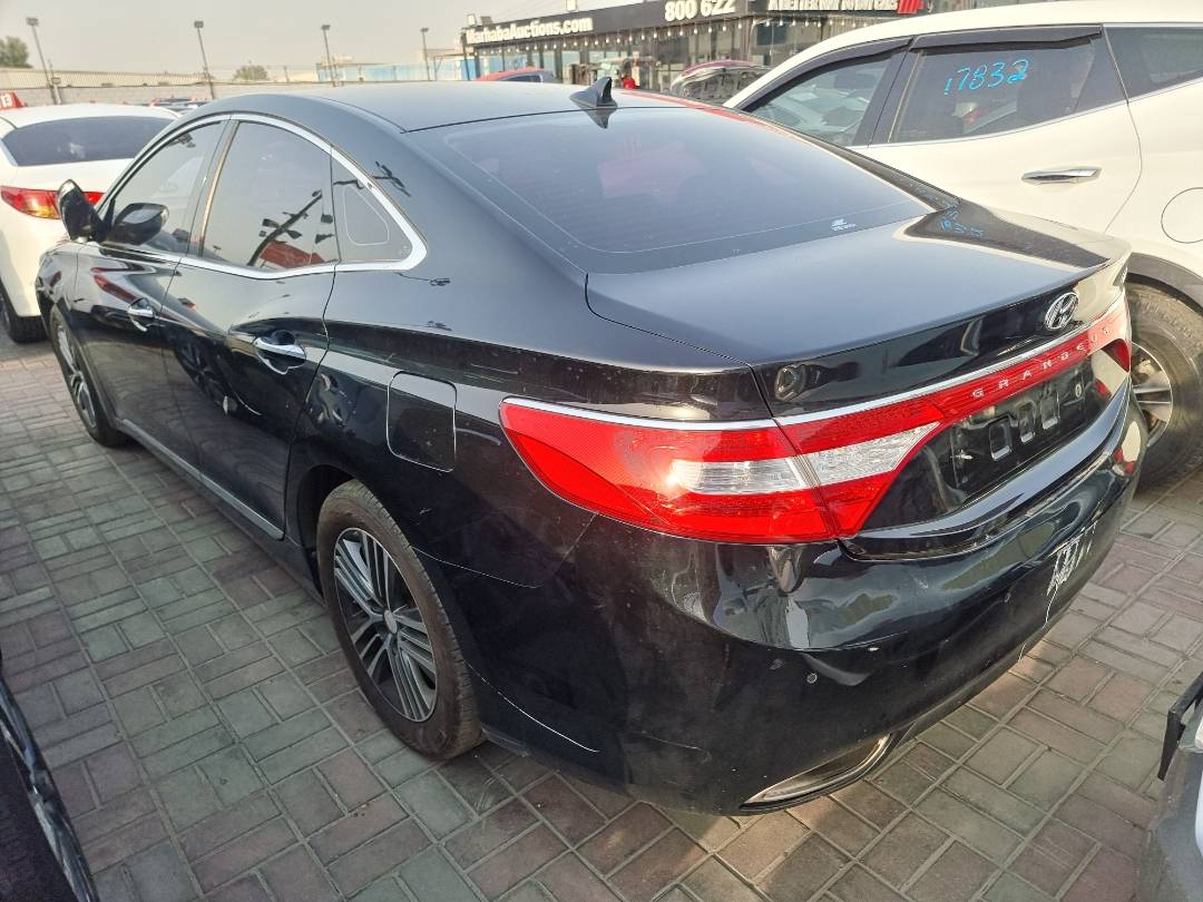 2013 HYUNDAI GRANDEUR — 216206 KM — Lot 124578 — Main - Marhaba Auctions Used Cars - Image 4