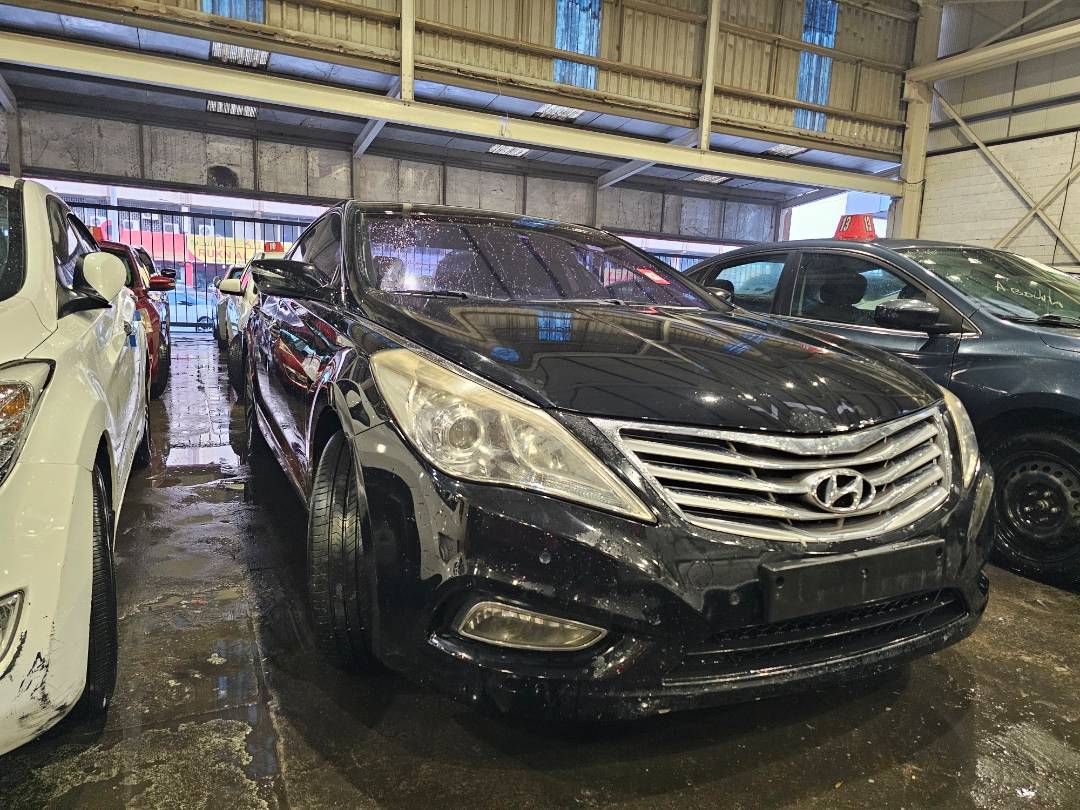 2011 HYUNDAI GRANDEUR — 216489 KM — Lot 067369 — Souq - Marhaba Auctions Used Cars - Image 4