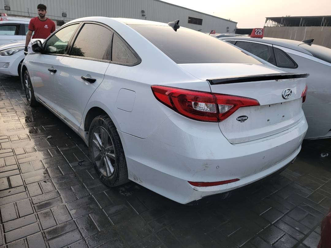 2017 HYUNDAI SONATA — 162718 KM — Lot 35425 — Souq - Marhaba Auctions Used Cars - Image 4