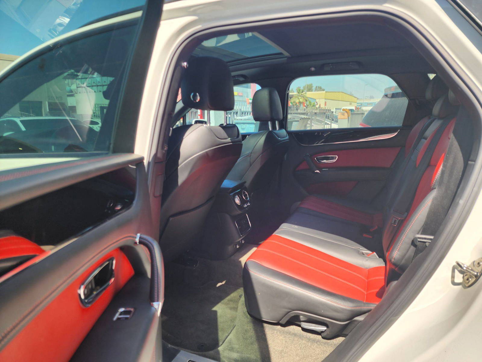 BENTLEY BENTAYGA 2019 - Marhaba Auction Used Cars - Image 9