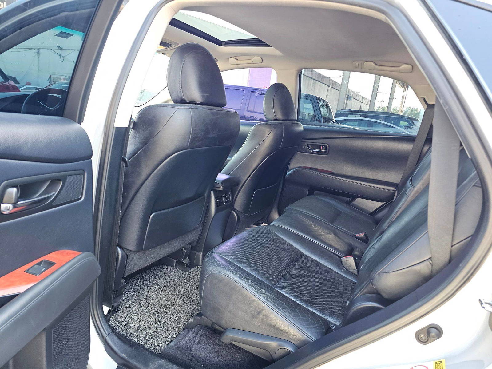 2012 LEXUS RX 450H — 140190 KM — Lot A2C2429271 — Souq - Marhaba Auctions Used Cars - Image 7