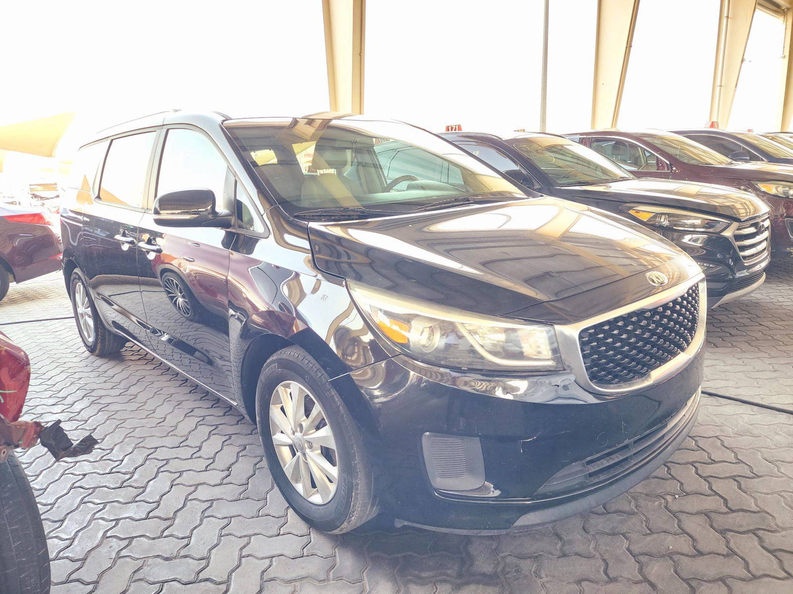 2016 KIA SEDONA — 190699 Miles — Lot G6103331 — Souq - Marhaba Auctions Used Cars - Image 4