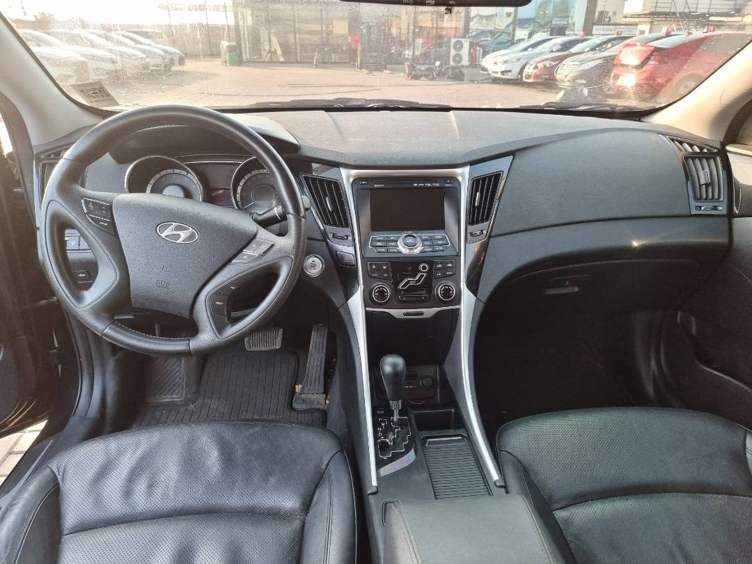 2010 HYUNDAI SONATA — 156532 KM — Lot 125478 — Main - Marhaba Auctions Used Cars - Image 8