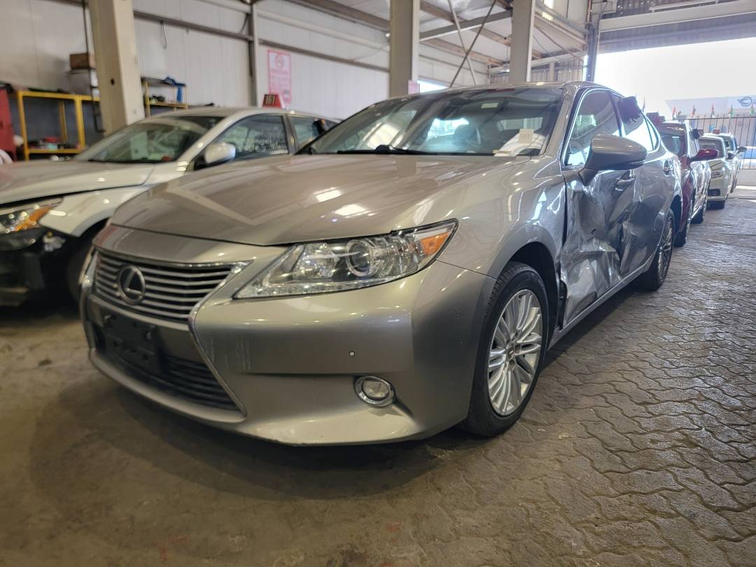 2015 LEXUS ES 350 — 162706 Miles — Lot 1GG9F2195975 — Main - Marhaba Auctions Used Cars - Image 4
