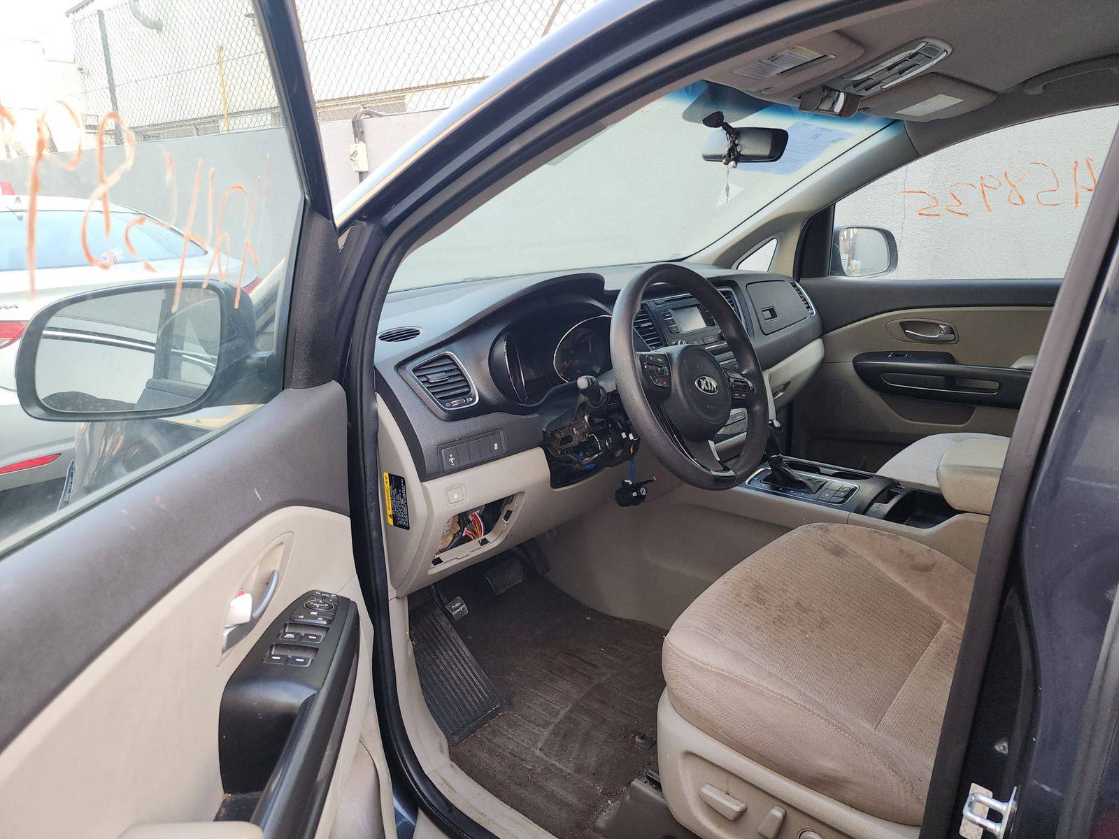 2016 KIA SEDONA — 184763 Miles — Lot 42458935 — Al Quoz - Marhaba Auctions Used Cars - Image 9