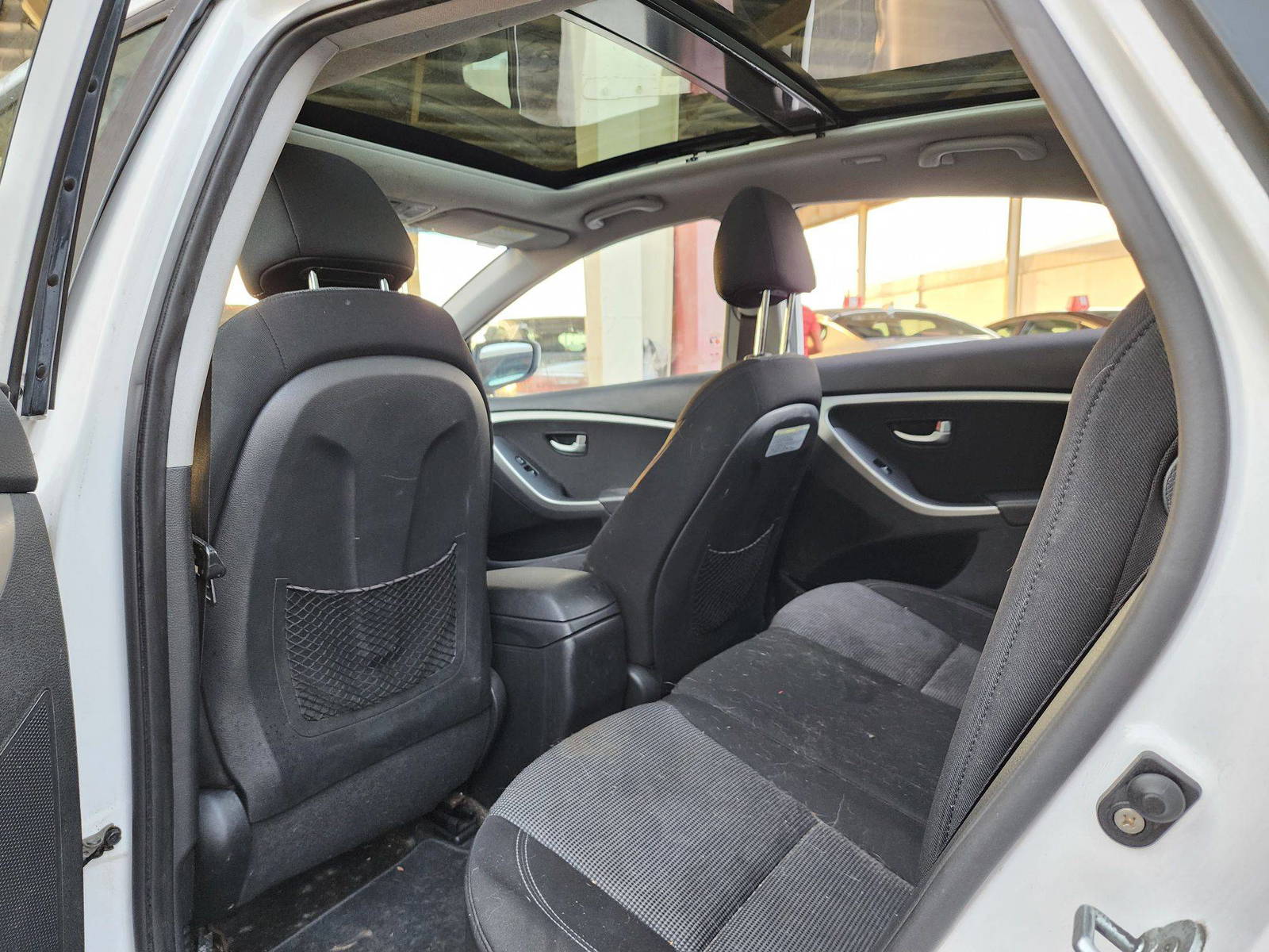 2013 HYUNDAI ELANTRA — 179624 KM — Lot 129701 — Souq - Marhaba Auctions Used Cars - Image 6