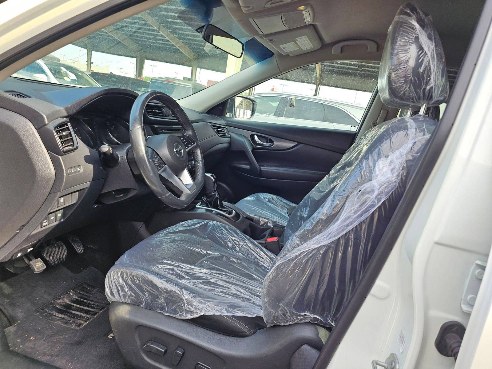 2017 NISSAN ROGUE — 122656 Miles — Lot VXHP585735 — Souq - Marhaba Auctions Used Cars - Image 8