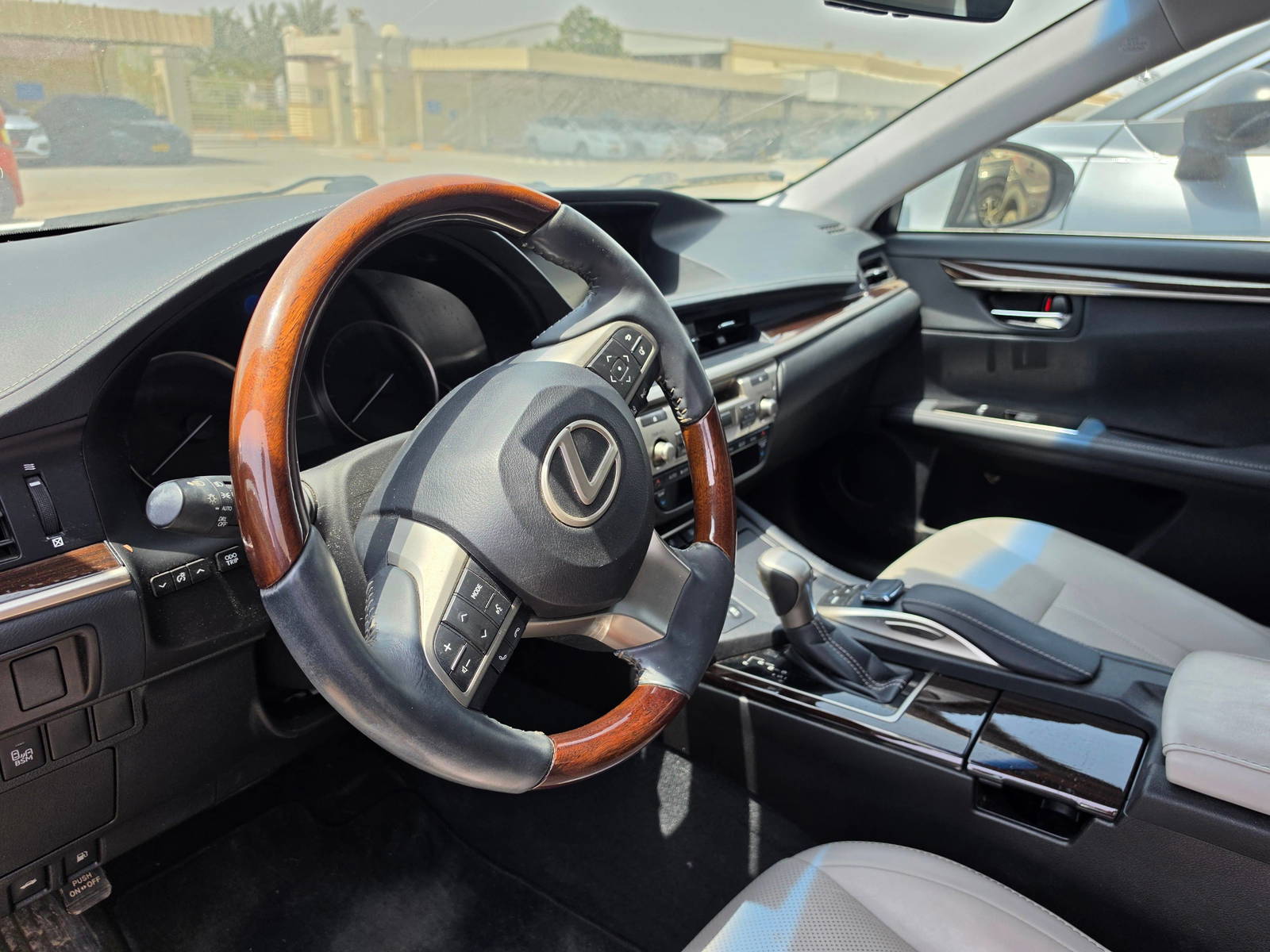 2017 LEXUS ES 350 — 104038 Miles — Lot 75677915 - Marhaba Auctions Used Cars - Image 10