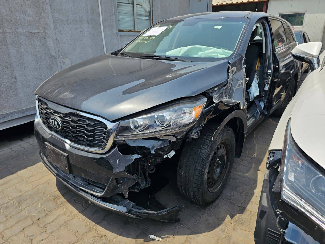 2020 KIA SORENTO — 93639 KM — Lot 12314437 — Souq - Marhaba Auctions Used Cars - Image 4