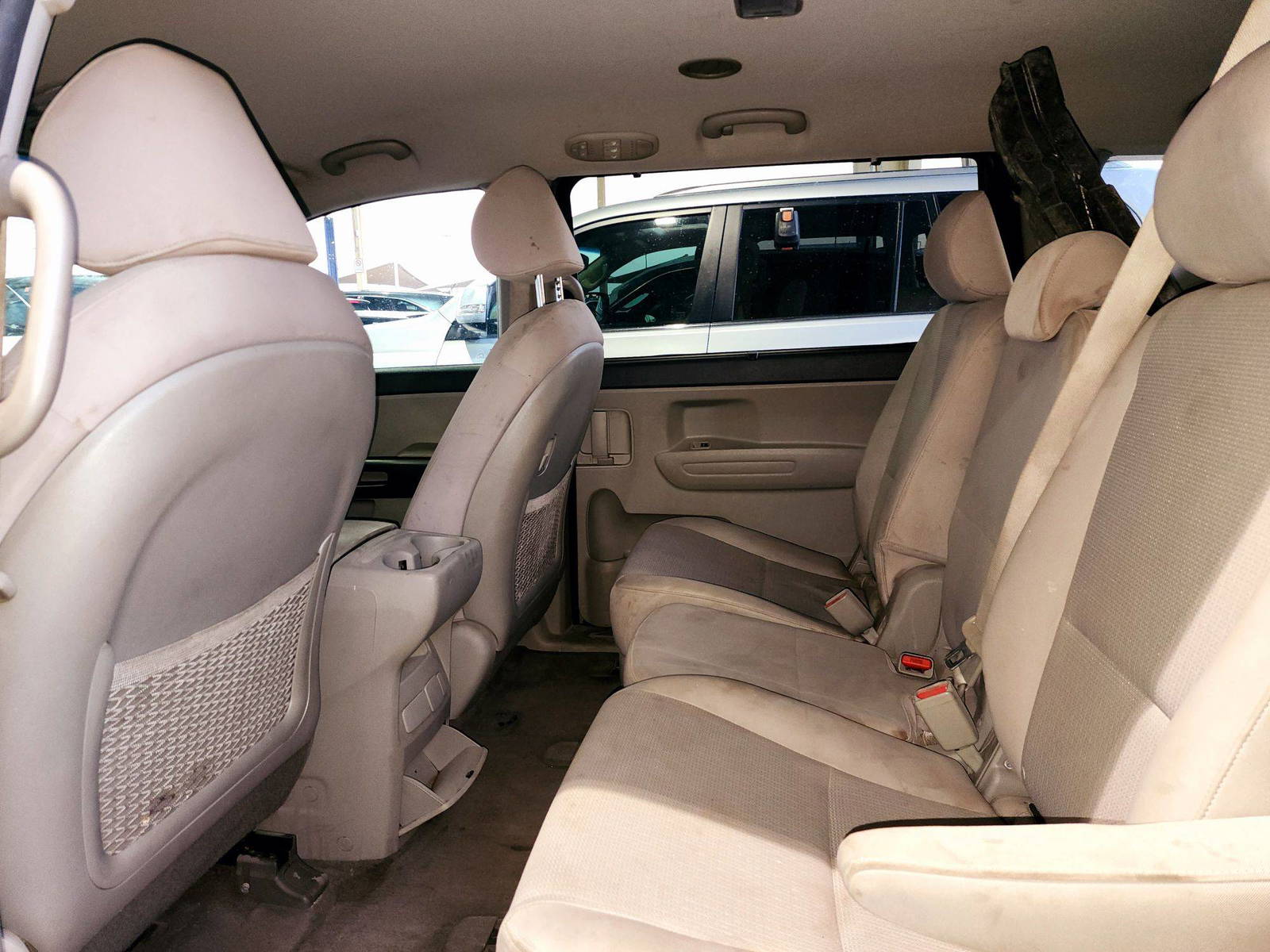 2016 KIA SEDONA — 118688 Miles — Lot 15G6088676 — Souq - Marhaba Auctions Used Cars - Image 6