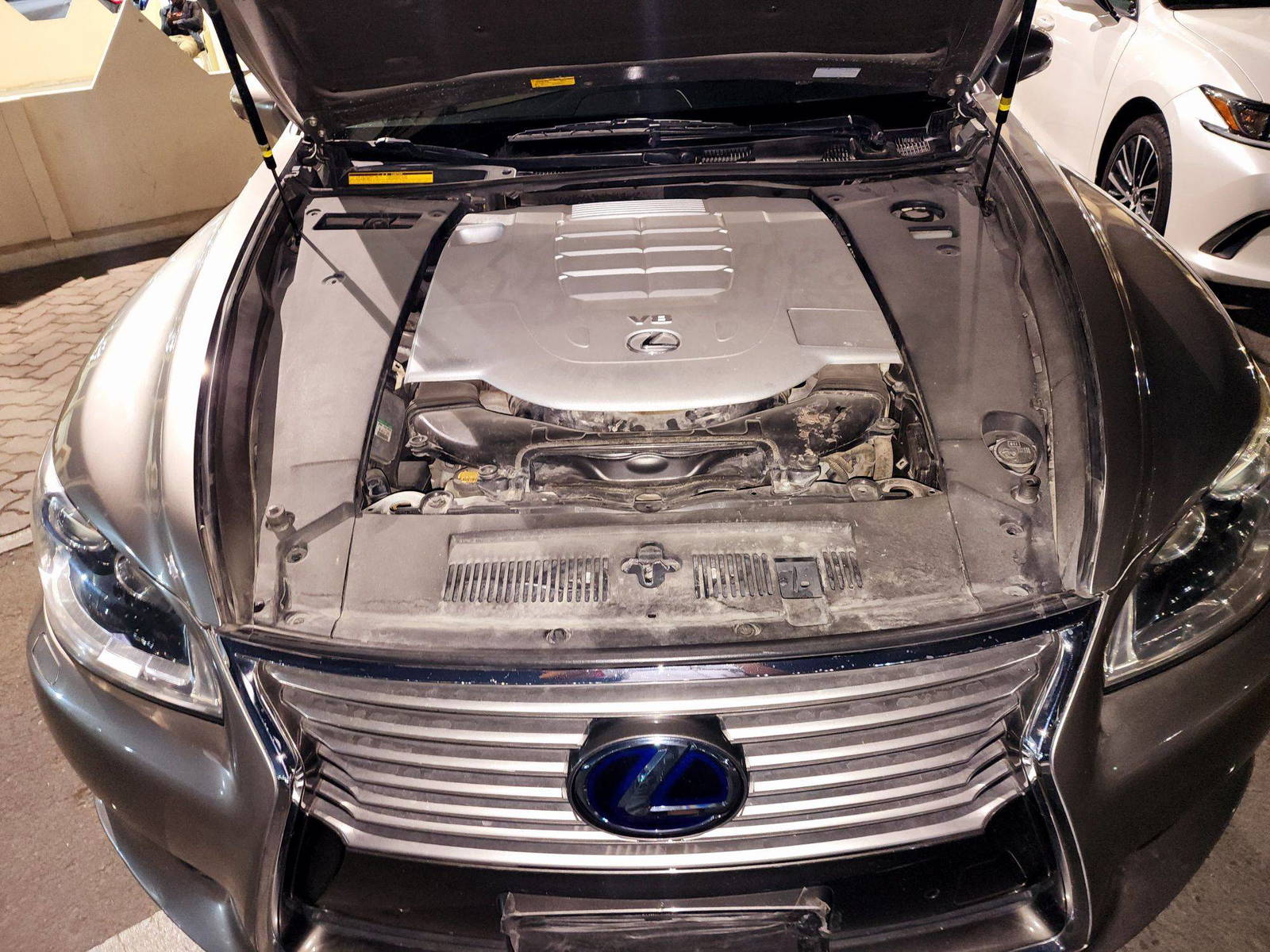 2016 LEXUS LS 460 — 180106 KM — Lot 5026475 — Souq - Marhaba Auctions Used Cars - Image 12