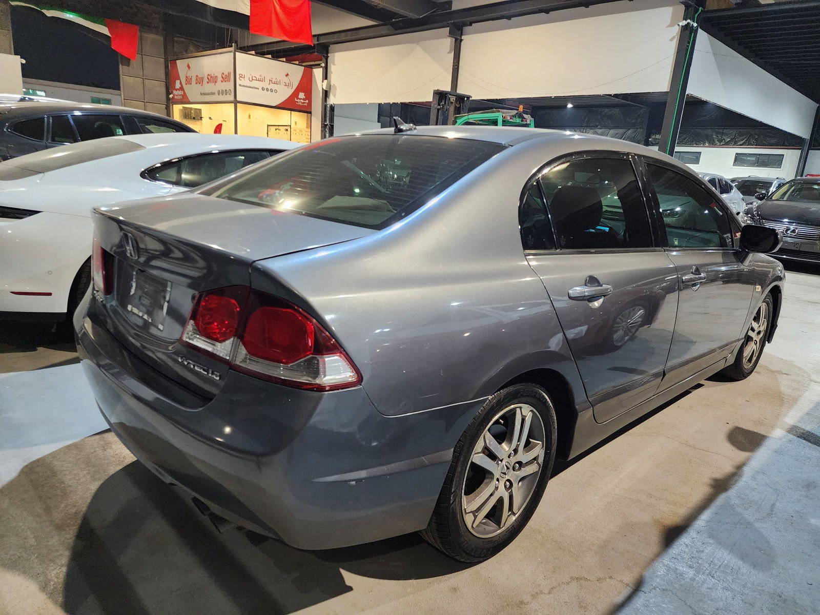 2010 HONDA CIVIC — 354280 KM — Lot 404001 — Al Quoz - Marhaba Auctions Used Cars - Image 5