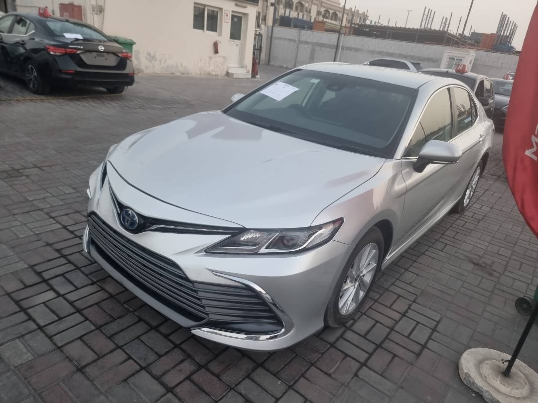 Toyota Camry 2024 view 2