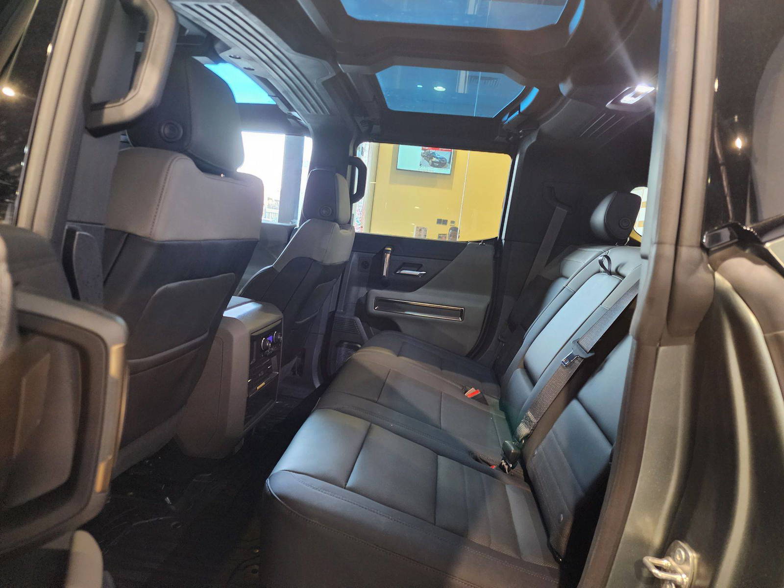 2024 GMC HUMMER EV SUV — 978 Miles — Lot 00514 — Main - Marhaba Auctions Used Cars - Image 7