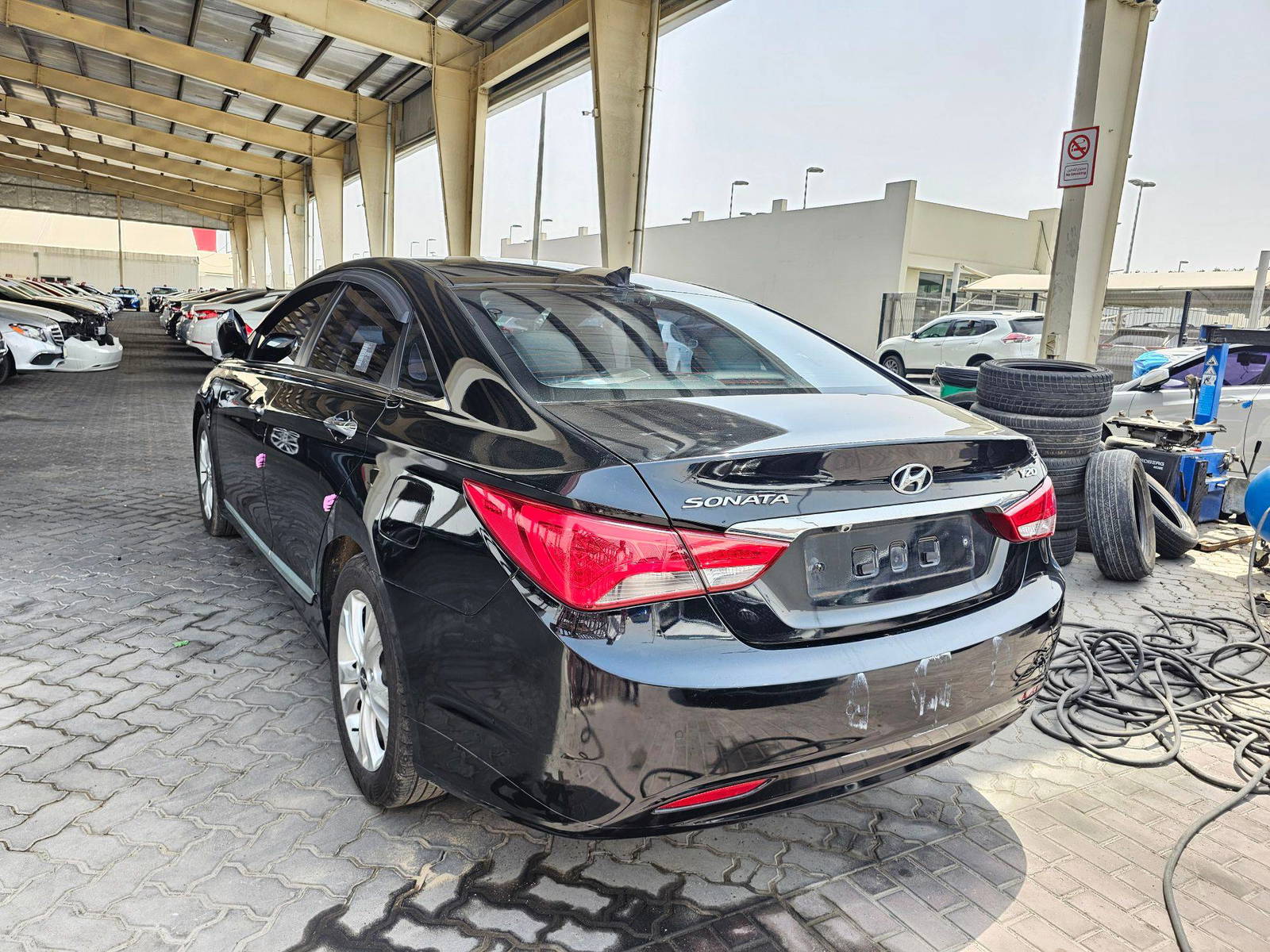 2010 HYUNDAI SONATA — 136985 KM — Lot 001179 — Souq - Marhaba Auctions Used Cars - Image 4