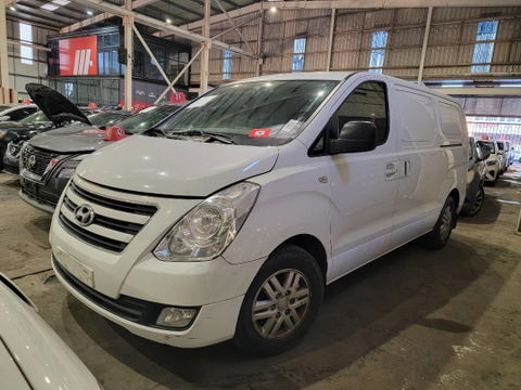 2017 HYUNDAI GRAND STAREX at Marhaba Auctions