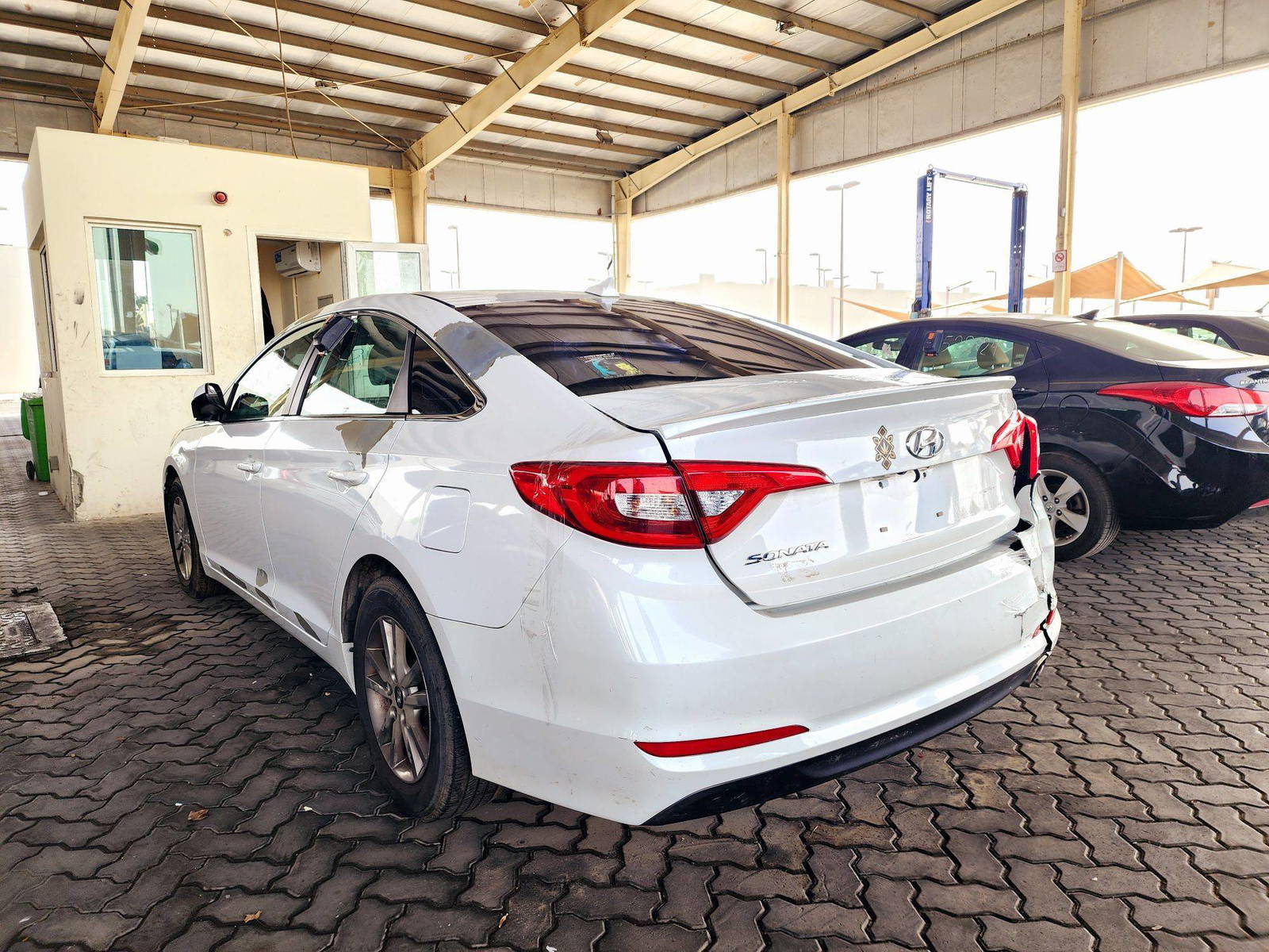 2015 HYUNDAI SONATA — 166753 Miles — Lot 4FH163210 — Souq - Marhaba Auctions Used Cars - Image 5