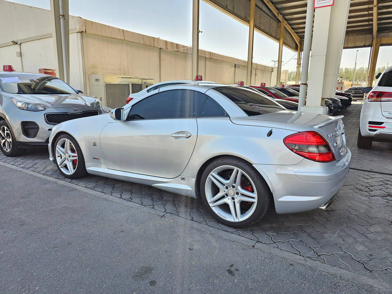 2010 MERCEDES BENZ SLK 350 — 146855 KM — Lot A6AF226405 — Souq - Marhaba Auctions Used Cars - Image 4