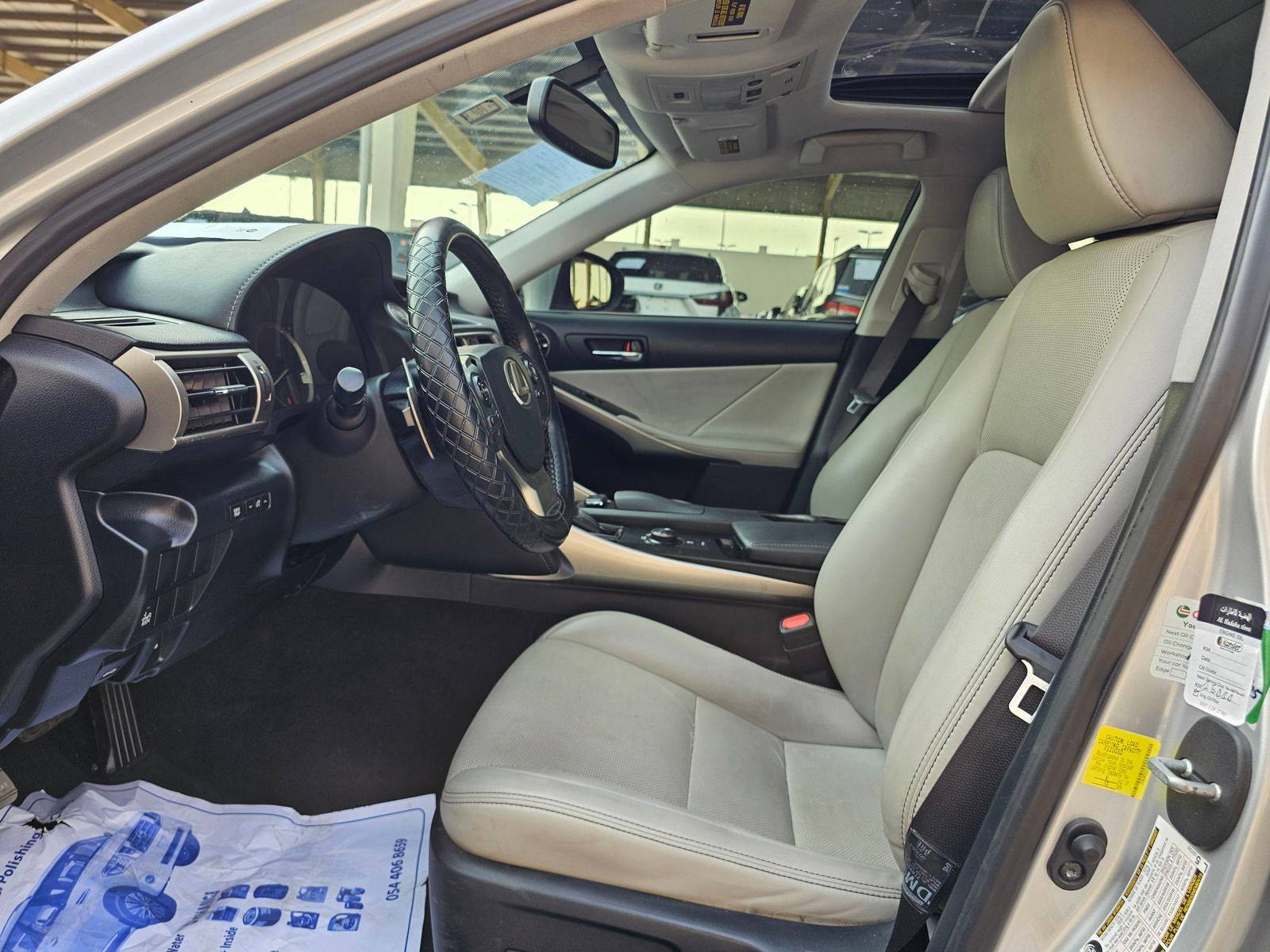 2016 LEXUS IS 300 — 186391 KM — Lot 22G5006431 — Souq - Marhaba Auctions Used Cars - Image 9