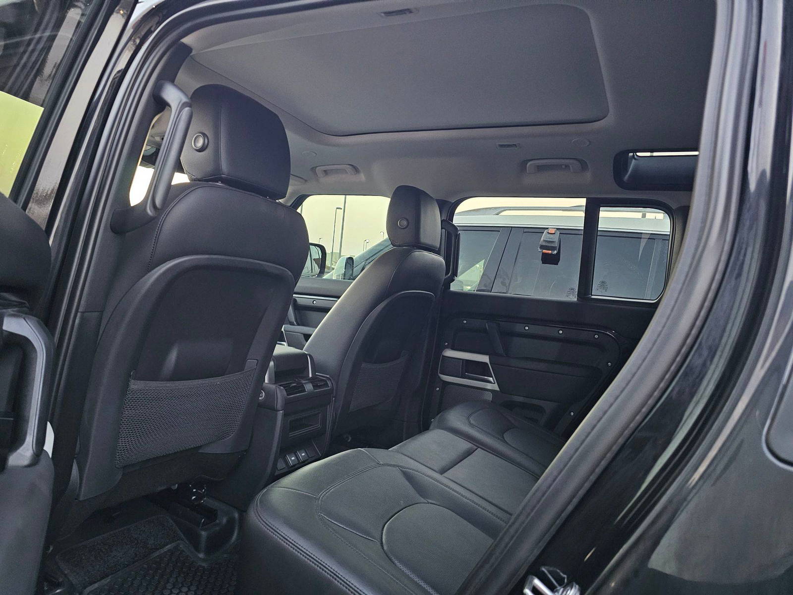 2024 LAND ROVER DEFENDER 110 S — 26899 KM — Lot R2276057 — Souq - Marhaba Auctions Used Cars - Image 9